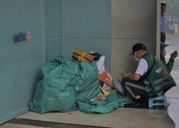 Shipper lương 20 triệu đồng/tháng nhưng sao nhiều bạn trẻ vẫn chọn làm văn phòng lương thấp hơn?