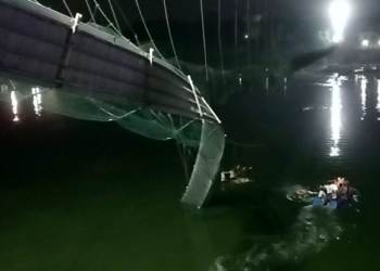 Số người chết trong vụ đứt cầu treo Ấn Độ tăng lên hơn 80