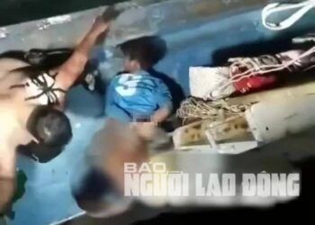 su that clip ngu dan bi troi danh tren bien dang gay xon xao mang xa hoi 1 Thực hư đoạn clip 1 ngư dân bị trói và đánh đập trên biển gây xôn xao MXH Sự thật clip ngư dân bị trói, đánh trên biển đang gây xôn xao mạng xã hội