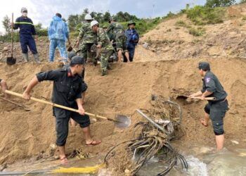 Tìm thấy chiếc xe máy của kỹ sư mất tích trong vụ sạt lở thủy điện Kà Tinh