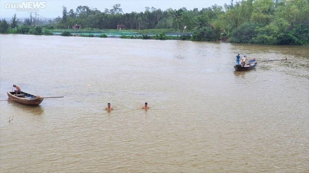 Tìm thấy thi thể nam sinh lớp 9 nhảy cầu tự tử ở Quảng Nam