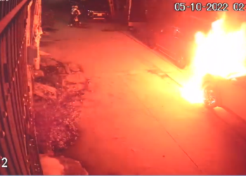 TP.HCM: Công an truy tìm 2 kẻ đốt ô tô rồi bỏ chạy trong đêm