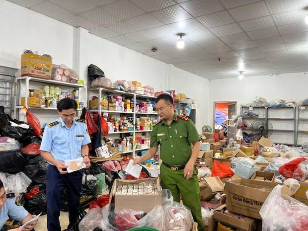 Tuyên Quang: 3 tổng kho hàng hiệu nghi hàng giả bị lực lượng chức năng phát hiện và thu giữ