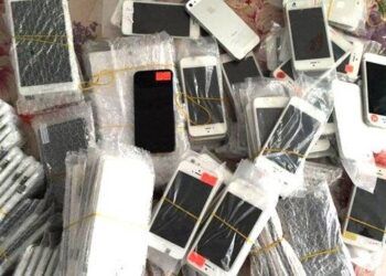 vao sieu thi tranh lu roi bien mat cung 130 dien thoai Siêu thị Điện máy Xanh tại Đà Nẵng mất 130 chiếc điện thoại khi cho người lạ vào trú bão Vào siêu thị tránh lũ rồi biến mất cùng 130 điện thoại