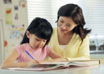 Vì sao con đầu lòng thường thông minh hơn?