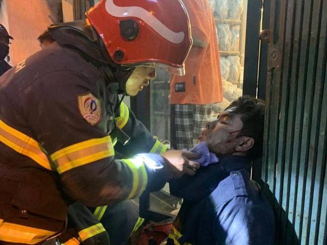 Vụ giải cứu 11 người mắc kẹt trong đám cháy: 'Chúng tôi cảm thấy vui mừng và nhẹ nhõm'