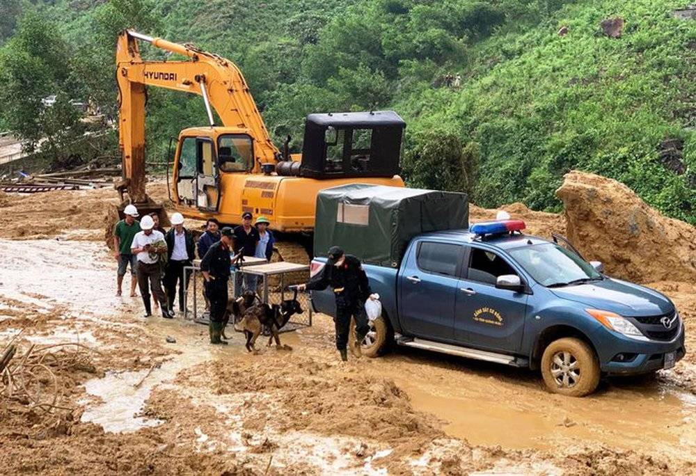 Vụ sạt lở thủy điện Kà Tinh: Dùng chó nghiệp vụ để tìm người