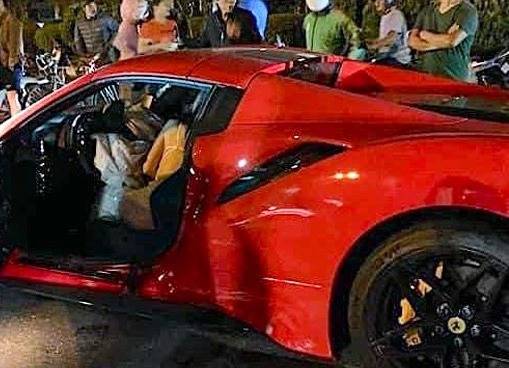 Vụ siêu xe Ferrari 488 tông chết người, xuất hiện ảnh cô gái trẻ ngồi ghế lái
