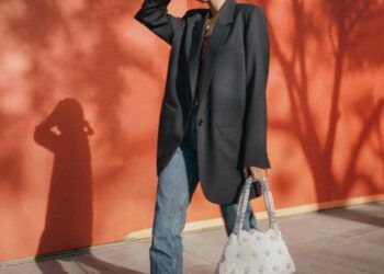 10 cách mặc blazer màu đen đẹp mọi hoàn cảnh