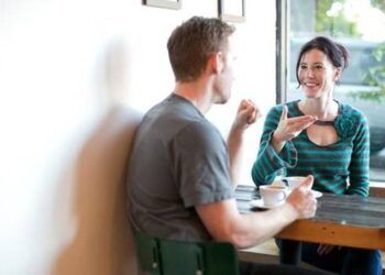 3 câu nói khách sáo thường được dùng trong giao tiếp, trông có vẻ rất tốt nhưng bạn tuyệt đối đừng tưởng là thật, tránh bị xem là người không có EQ