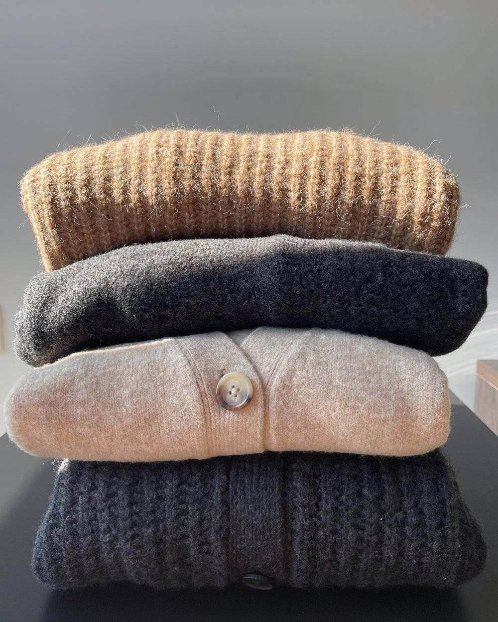 3 loại áo len cần có trong tủ đồ mùa đông