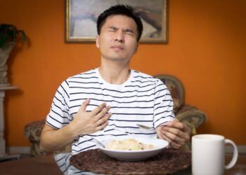 4 bất thường khi đang ăn có thể là dấu hiệu cảnh báo ung thư