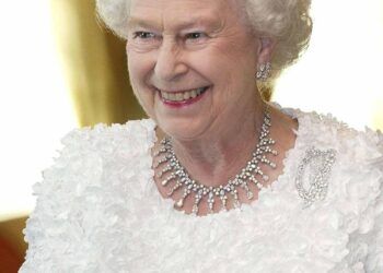 5 nữ hoàng giàu nhất mọi thời đại: Võ Tắc Thiên đầu bảng