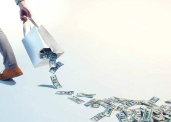 5 thói quen mua sắm khiến "nghèo vẫn hoàn nghèo"