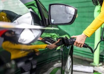 Ắc quy xe điện 'chai' bao nhiêu phần trăm sau 10 năm?