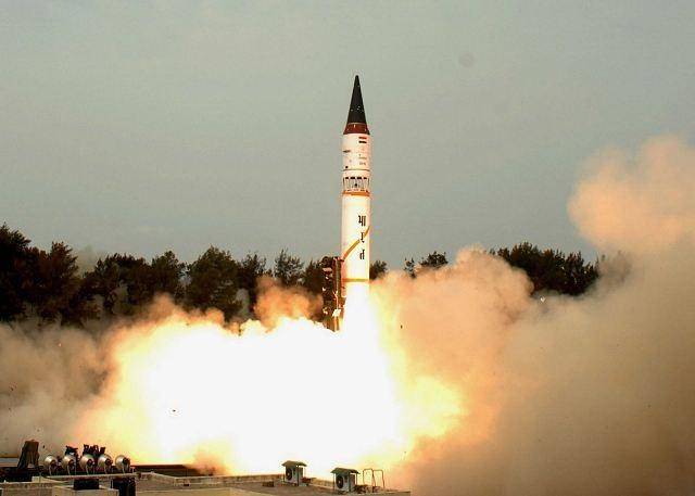 Ấn Độ phóng thành công tên lửa có khả năng mang đầu đạn hạt nhân