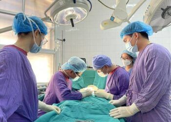 Bé 6 tuổi suýt phải cắt dương vật do sùi mào gà