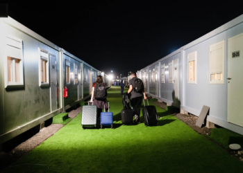 Cận cảnh căn phòng ngủ trị giá gần 5 triệu đồng/đêm trong container ở World Cup Qatar