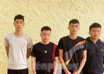 Cảnh sát truy đuổi ô tô, giải cứu nam thanh niên bị nhóm đòi nợ "bắt cóc"