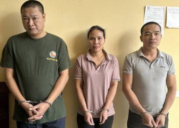 cap vo chong ru nhau vao thanh hoa lam chuyen phi phap Cặp vợ chồng rủ nhau vào Thanh Hóa trộm các thiết bị của máy xúc Cặp vợ chồng rủ nhau vào Thanh Hóa làm chuyện phi pháp