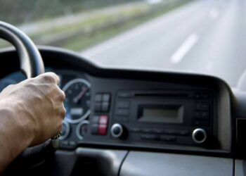 Câu đố Tiếng Việt: Vì sao người lái xe được gọi là "tài xế"?