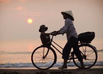 cau do tieng viet vi sao noi mot nang hai suong Nguồn gốc và ý nghĩa câu thành ngữ "một nắng hai sương" Câu đố tiếng Việt: Vì sao nói "một nắng hai sương"?