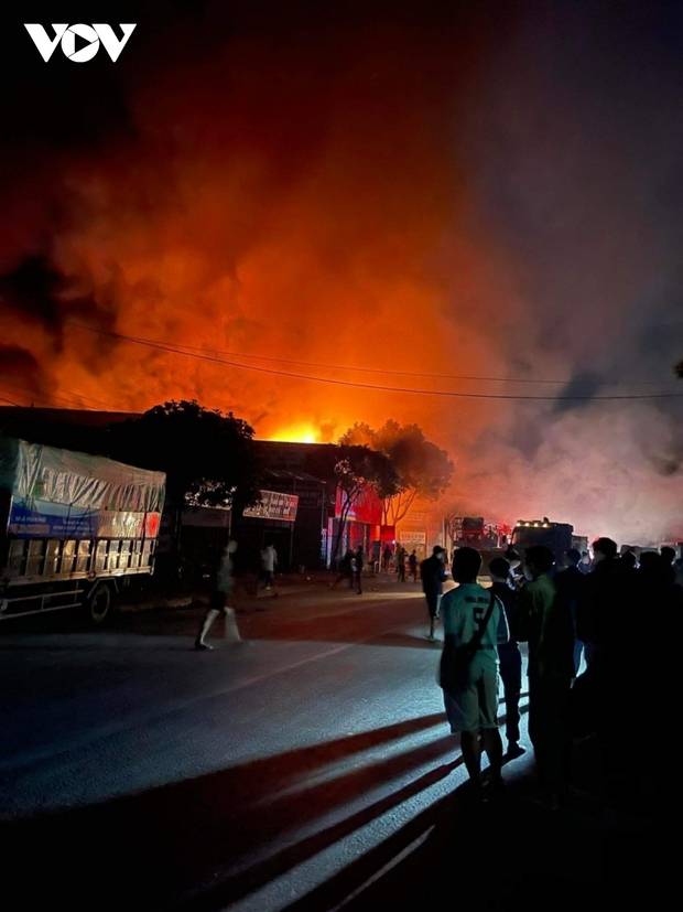 Cháy lớn ở Sơn La thiệt hại ước tính hàng chục tỷ đồng