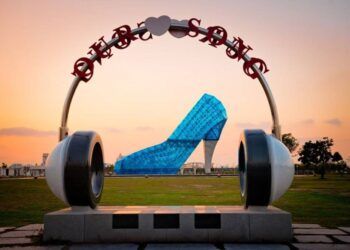 chiem nguong nha tho hinh chiec giay cao got lap lanh nhu pha le Khám phá nhà thờ hình chiếc giày cao gót lấp lánh như pha lê ở Đài Loan Chiêm ngưỡng nhà thờ hình chiếc giày cao gót lấp lánh như pha lê