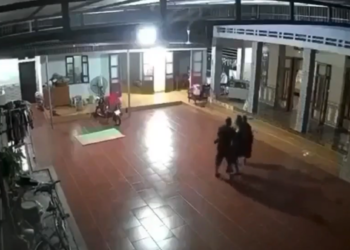 CLIP: Gã chồng cũ bắn hơn 30 viên đạn vào ngực tình địch ở Bắc Giang