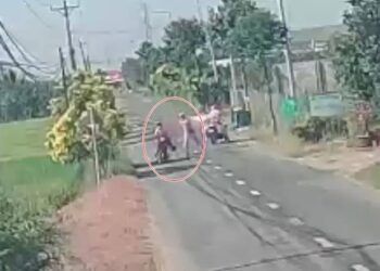 Clip: Nghi CSGT cầm dùi cui đuổi đánh người dân tới tấp