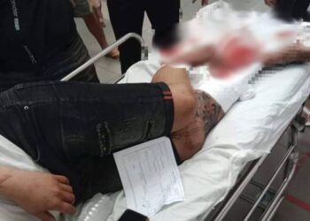 CLIP: Tài xế bị nhóm côn đồ chặn xe chém dã man