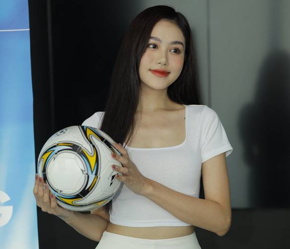 Có nên để 'hot girl' bình luận World Cup?