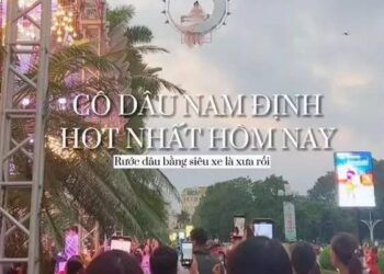 Đám cưới 1-0-2: Cô dâu được cần cẩu nâng lên đưa vào lễ đường