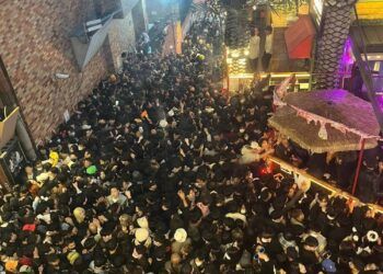 Đám đông thế nào là nguy hiểm? Dấu hiệu cảnh báo bạn nên 'chuồn' trước khi 'thảm kịch' xảy ra