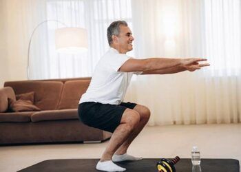 dan ong sau 45 tuoi khong nen tap 3 mon the duc se hai cot song khop goi Lưu ý "sống còn" khi tập thể dục mùa lạnh để tránh đột tử Đàn ông sau 45 tuổi không nên tập 3 môn thể dục sẽ hại cột sống, khớp gối