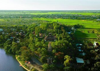 Dạo chơi khám phá ‘lời nguyền’ tình duyên ở ngôi chùa cổ linh thiêng nhất xứ Huế