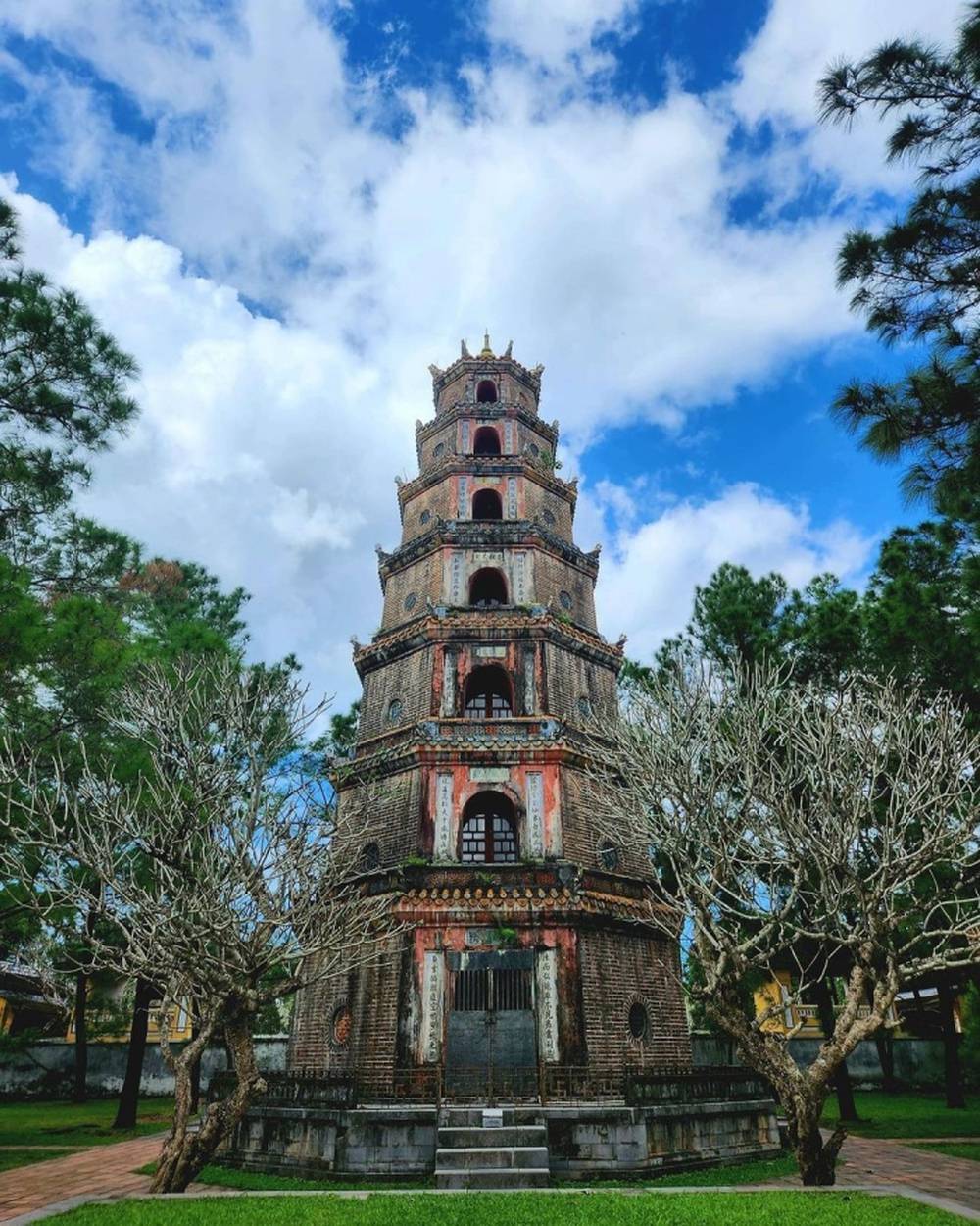 Dạo chơi khám phá ‘lời nguyền’ tình duyên ở ngôi chùa cổ linh thiêng nhất xứ Huế