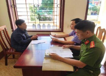 Đình chỉ vụ án phụ huynh vác dao ép hiệu trưởng quỳ xin lỗi suốt 6 phút