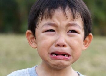 "Đừng giao du với những đứa trẻ yếu kém", quan điểm nuôi dạy này của cha mẹ sẽ khiến con đi tụt lùi