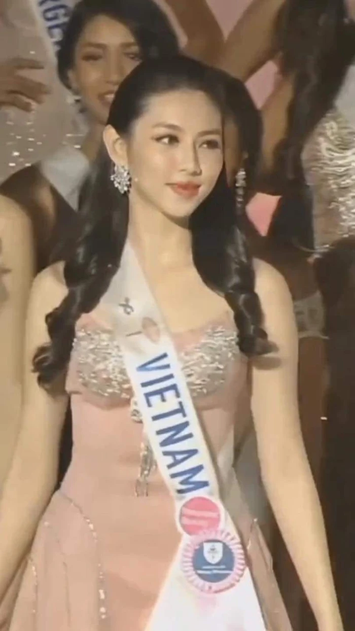Hình ảnh Thùy Tiên đi thi Miss International 2018 bỗng hot 'rần rần': Sơ hở là gây bão truyền thông