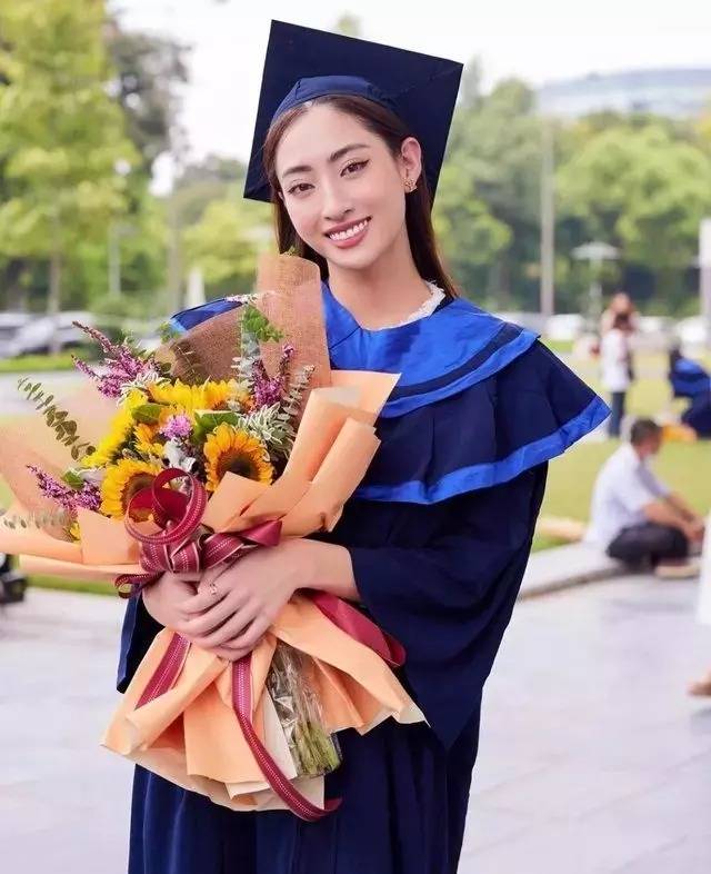 Hoa hậu Lương Thùy Linh thành giảng viên đại học ở tuổi 22