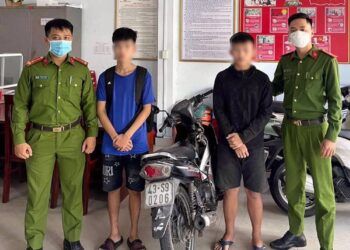 Học đòi theo clip phá khóa xe trên Youtube, 2 thiếu niên bị tóm gọn