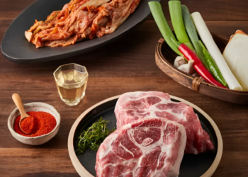 Học người Hàn cách làm thịt kho kim chi, mùa đông ăn với cơm thì ngon xuất sắc!