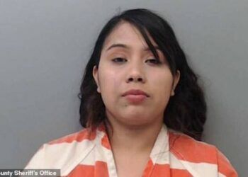 Không khen vợ xinh, người đàn ông liên tục bị vợ đánh đập, cảnh sát phải nhanh chóng đến hỗ trợ