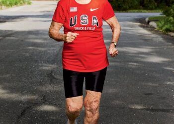 Kỷ lục thế giới mới: Người phụ nữ 82 tuổi chạy 125km trong vòng 24 giờ