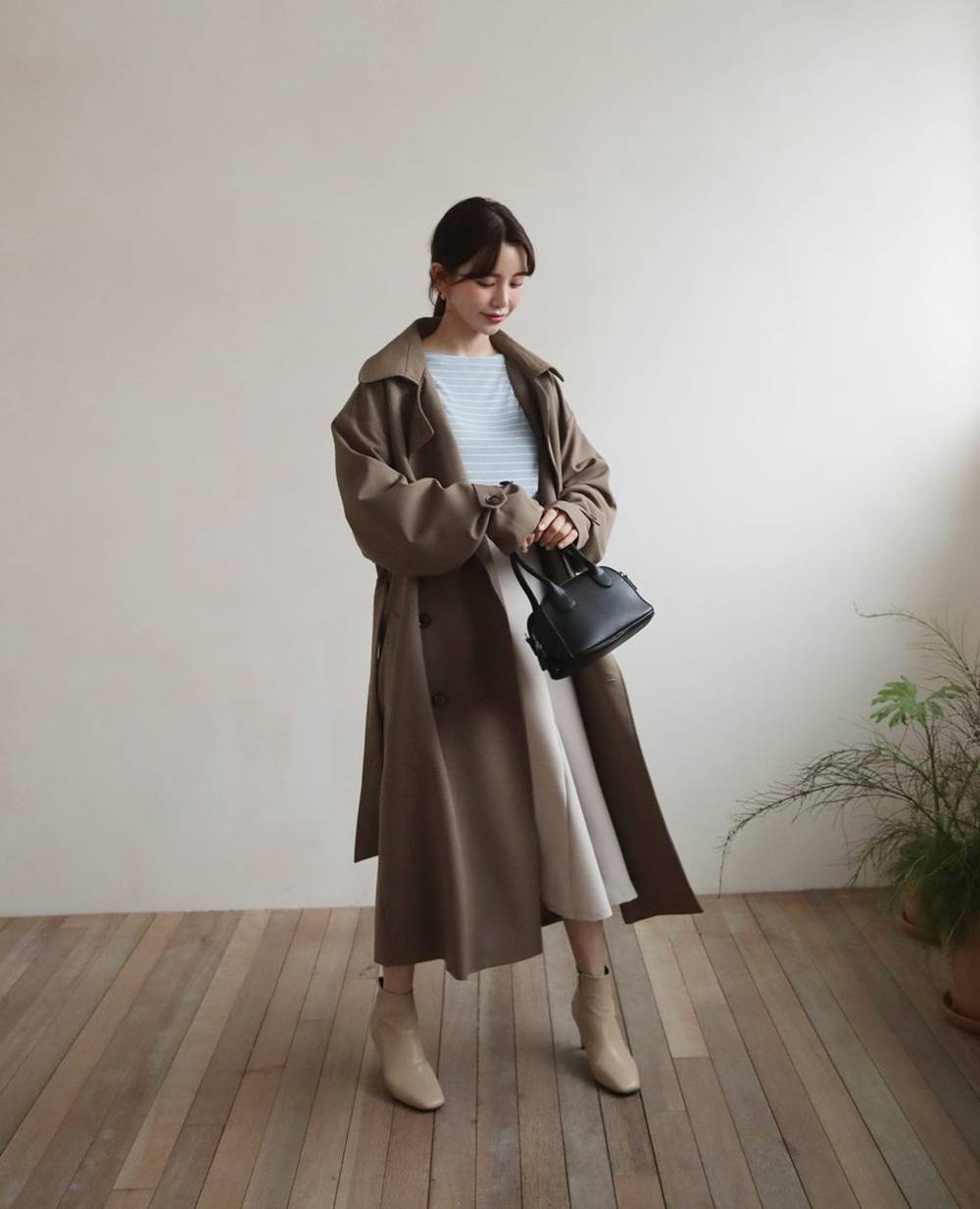 Mặc áo khoác trench coat theo 10 công thức sành điệu miễn bàn