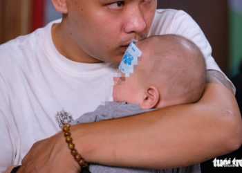 mac cum a b sot xinh xich co can kieng tam Bệnh nhân mắc cúm A, B, sốt cao có cần kiêng tắm? Mắc cúm A, B, sốt xình xịch có cần kiêng tắm?