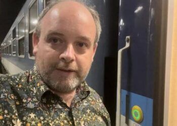 Người đàn ông đi đến 10 nước chỉ trong 1 ngày