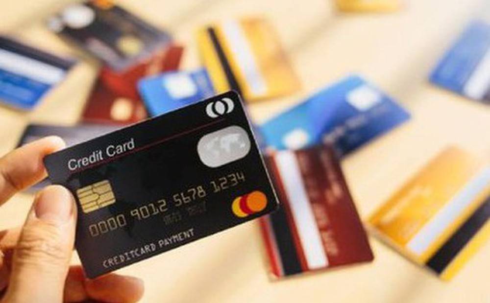 Người dùng thẻ tín dụng chú ý: Lãi suất bắt đầu tăng mạnh
