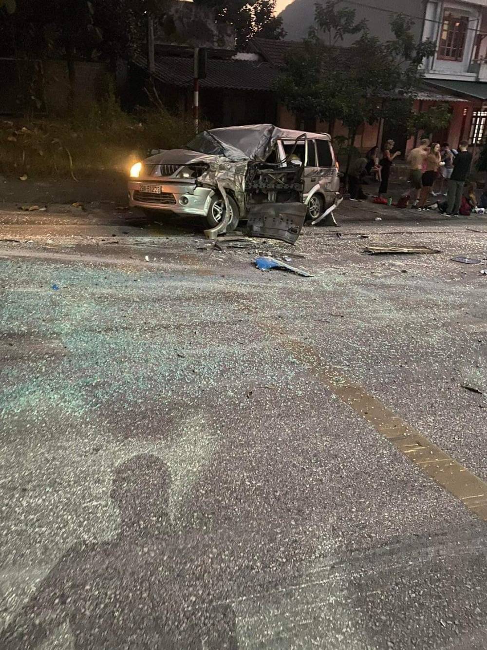 Nguyên nhân vụ lật xe khách ở Hòa Bình khiến 20 người bị thương